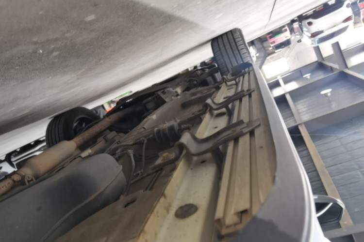 Used Roewe RX5 2019 20T Two-Wheel Drive Automatic Ali Smart Connectivity Platinum Edition Left Side Sill
