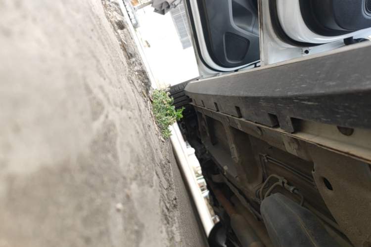 Used Roewe RX5 2019 20T Two-Wheel Drive Automatic 4G Connected Platinum Edition Left Side Sill