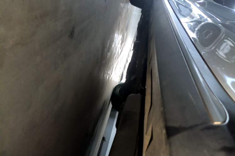 Used Roewe RX5 2019 20T Two-Wheel Drive Automatic 4G Connected Platinum Edition Left Side Sill