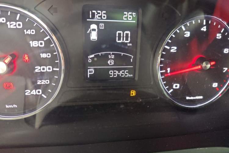 Used Roewe RX5 2019 20T Two-Wheel Drive Automatic 4G Connected Platinum Edition Odometer Close Up