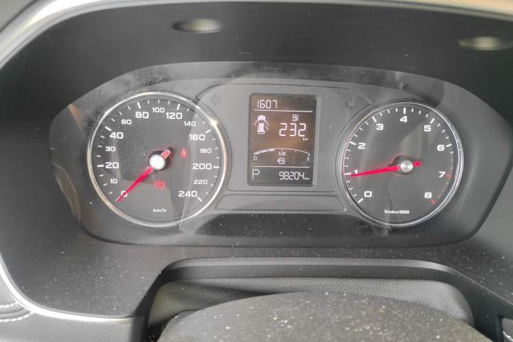 Used Roewe RX5 2019 20T Two-Wheel Drive Automatic 4G Connected Platinum Edition Odometer Close Up