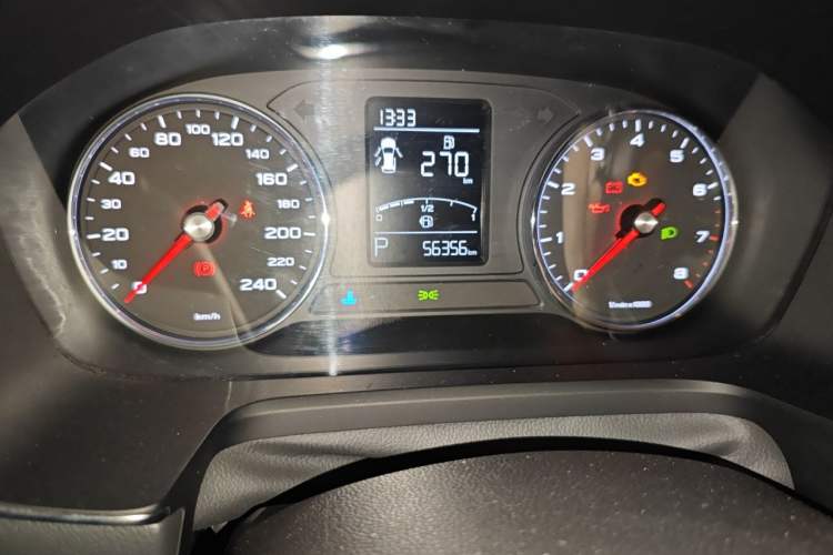 Used Roewe RX5 2019 20T Two-Wheel Drive Automatic 4G Connected Platinum Edition Odometer Close Up