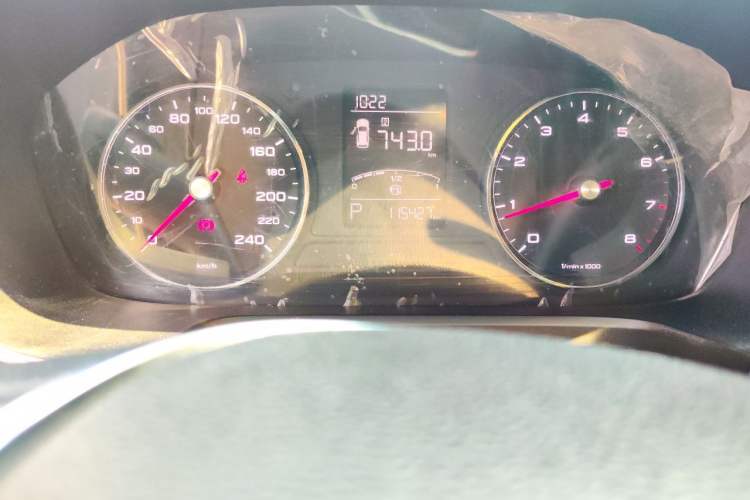 Used Roewe RX5 2019 20T Two-Wheel Drive Automatic 4G Connected Platinum Edition Odometer Close Up