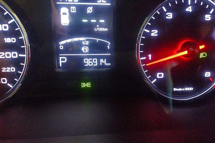 Used Roewe RX5 2019 20T Two-Wheel Drive Automatic 4G Connected Platinum Edition Odometer Close Up