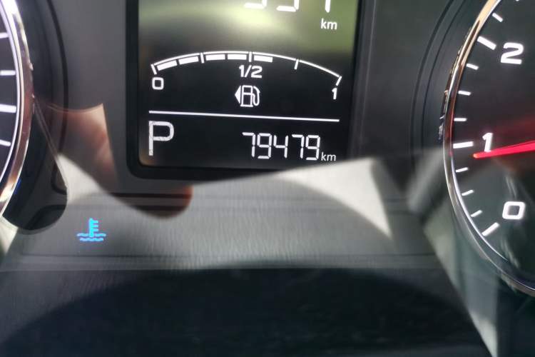 Used Roewe RX5 2019 20T Two-Wheel Drive Automatic Ali Smart Connectivity Platinum Edition Odometer Close Up