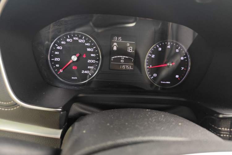 Used Roewe RX5 2019 20T Two-Wheel Drive Manual 4G Connect Platinum Edition Odometer Close Up