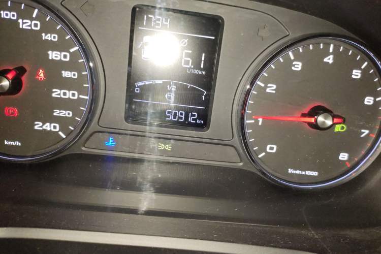Used Roewe RX5 2019 20T Two-Wheel Drive Manual 4G Connect Platinum Edition Odometer Close Up