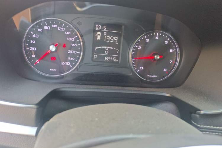 Used Roewe RX5 2019 20T Two-Wheel Drive Automatic 4G Connected Platinum Edition Odometer Close Up