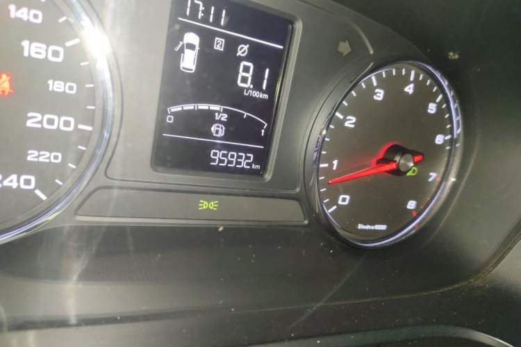 Used Roewe RX5 2019 20T Two-Wheel Drive Manual 4G Connect Platinum Edition Odometer Close Up