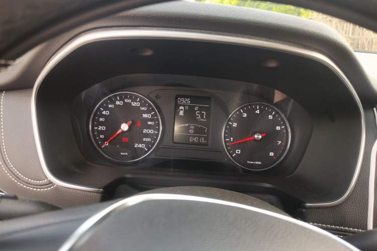 Used Roewe RX5 2019 20T Two-Wheel Drive Manual 4G Connect Platinum Edition Odometer Close Up