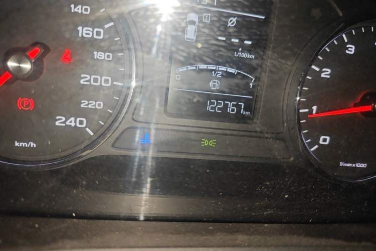 Used Roewe RX5 2019 20T Two-Wheel Drive Manual 4G Connect Platinum Edition Odometer Close Up