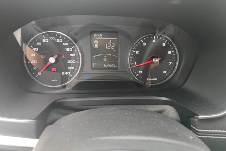 Used Roewe RX5 2019 20T Two-Wheel Drive Automatic 4G Connected Platinum Edition Odometer Close Up