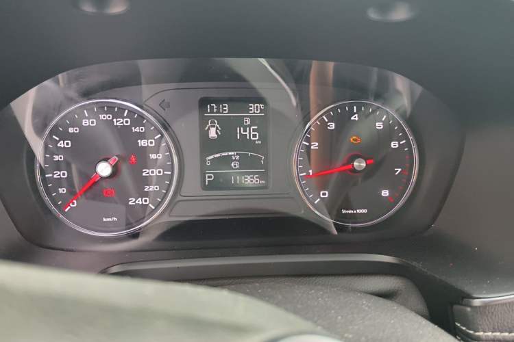 Used Roewe RX5 2019 20T Two-Wheel Drive Automatic Ali Smart Connectivity Platinum Edition Odometer Close Up