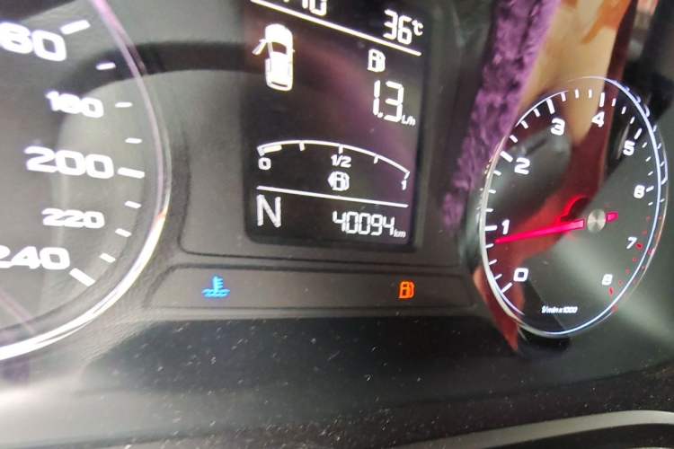 Used Roewe RX5 2019 20T Two-Wheel Drive Automatic Ali Smart Connectivity Platinum Edition Odometer Close Up