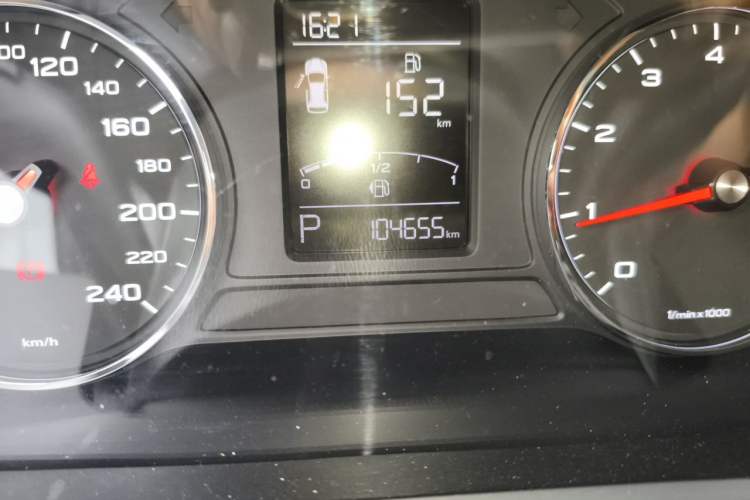 Used Roewe RX5 2019 20T Two-Wheel Drive Automatic 4G Connected Platinum Edition Odometer Close Up