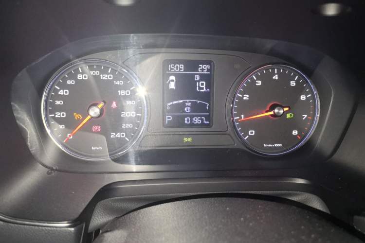 Used Roewe RX5 2019 20T Two-Wheel Drive Automatic Ali Smart Connectivity Platinum Edition Odometer Close Up