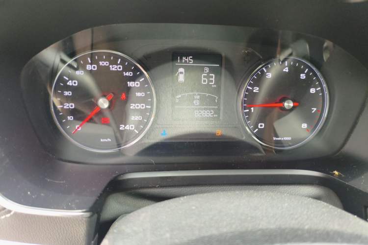 Used Roewe RX5 2019 20T Two-Wheel Drive Manual 4G Connect Platinum Edition Odometer Close Up