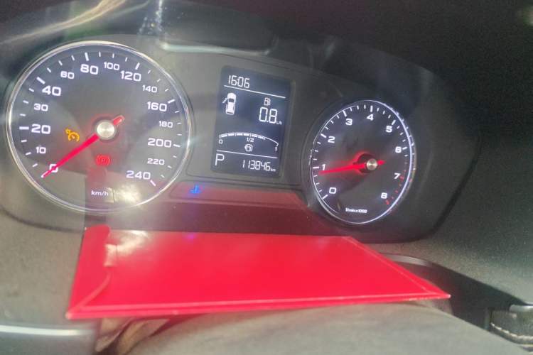Used Roewe RX5 2019 20T Two-Wheel Drive Automatic 4G Connected Platinum Edition Odometer Close Up