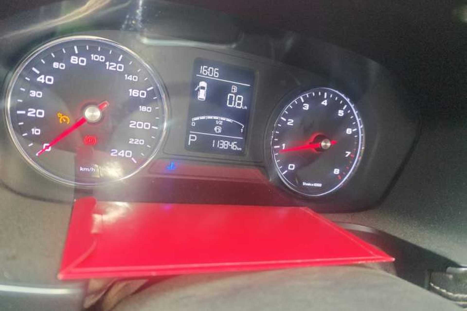 Used Roewe RX5 2019 20T Two-Wheel Drive Automatic 4G Connected Platinum Edition Odometer Close Up