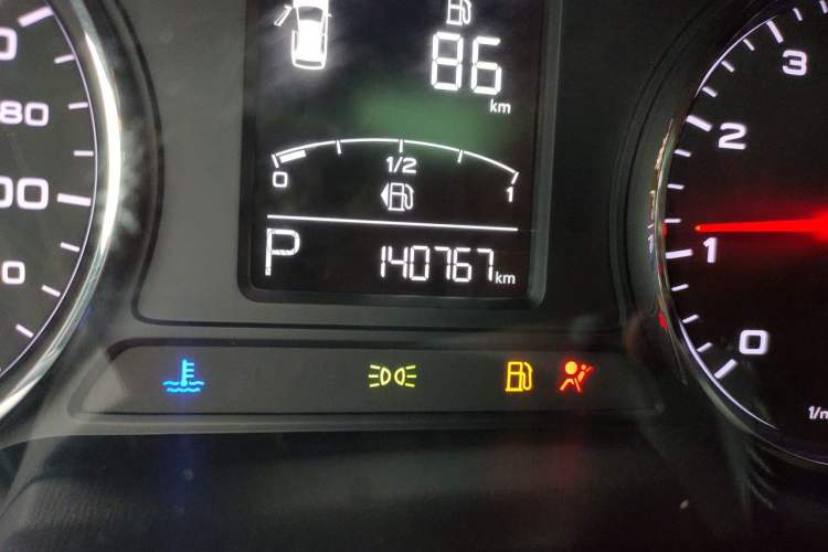 Used Roewe RX5 2019 20T Two-Wheel Drive Automatic 4G Connected Platinum Edition Odometer Close Up