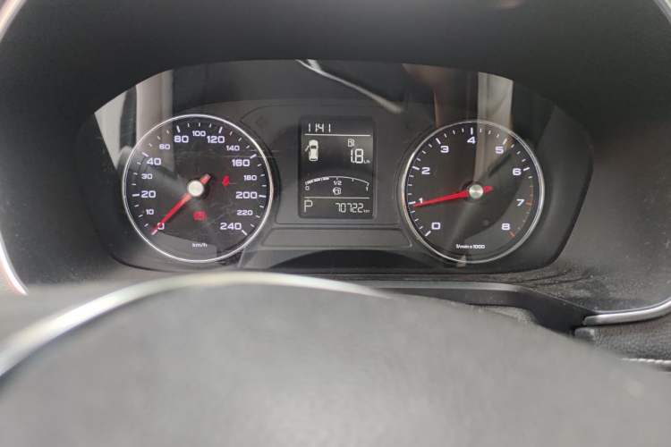 Used Roewe RX5 2019 20T Two-Wheel Drive Automatic 4G Connected Platinum Edition Odometer Close Up