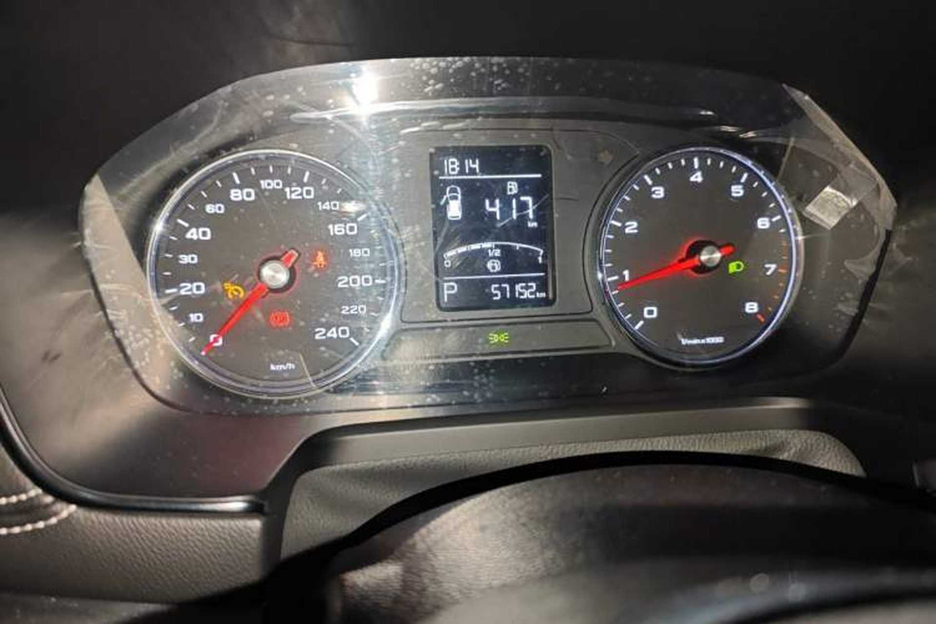 Used Roewe RX5 2019 20T Two-Wheel Drive Automatic 4G Connected Platinum Edition Odometer Close Up