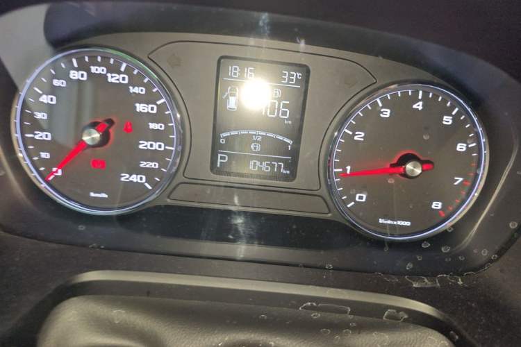 Used Roewe RX5 2019 20T Two-Wheel Drive Automatic Ali Smart Connectivity Platinum Edition Odometer Close Up