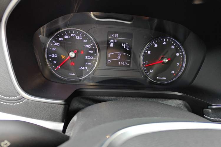 Used Roewe RX5 2019 20T Two-Wheel Drive Automatic 4G Connected Platinum Edition Odometer Close Up