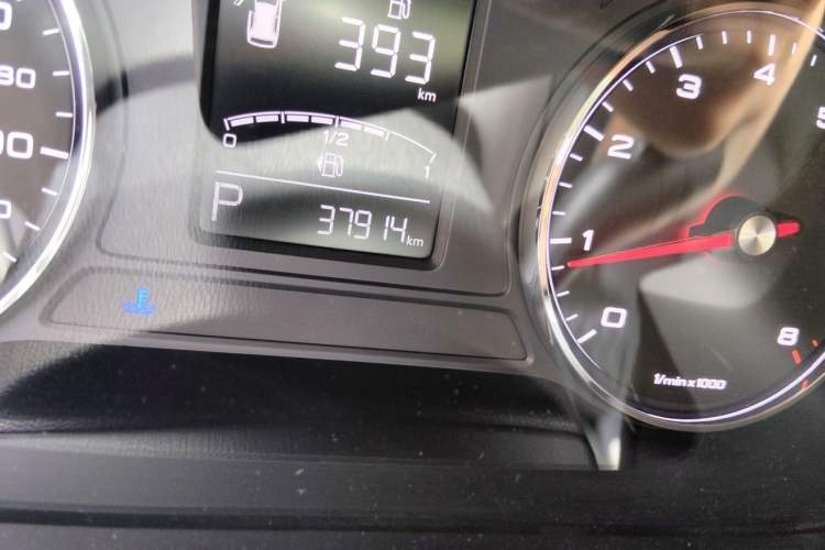 Used Roewe RX5 2019 20T Two-Wheel Drive Automatic 4G Connected Platinum Edition Odometer Close Up