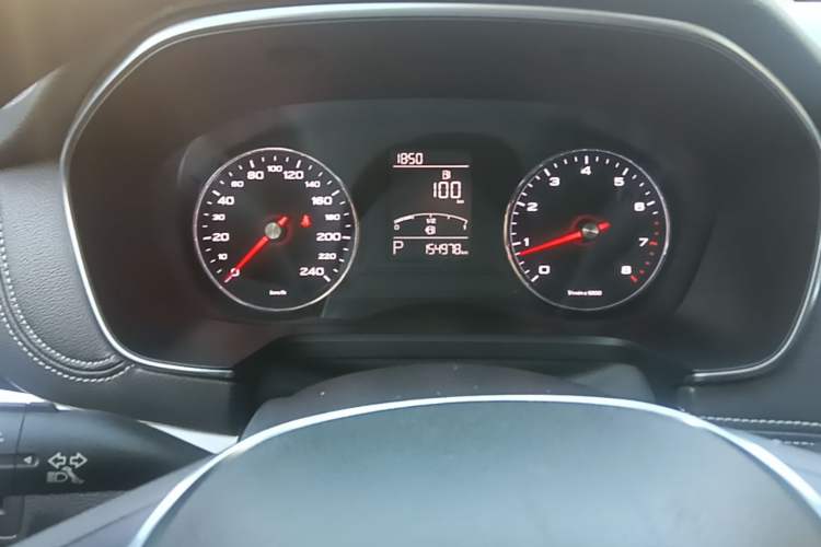 Used Roewe RX5 2019 20T Two-Wheel Drive Automatic 4G Connected Platinum Edition Odometer Close Up