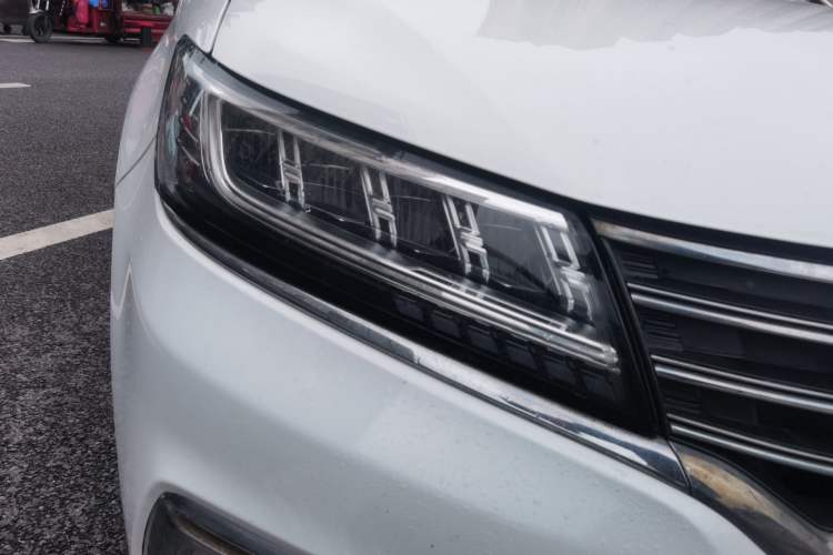 Used Roewe RX5 2019 20T Two-Wheel Drive Automatic 4G Connected Platinum Edition Right Front Headlight