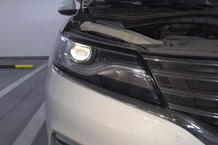 Used Roewe RX5 2019 20T Two-Wheel Drive Manual 4G Connect Platinum Edition Right Front Headlight