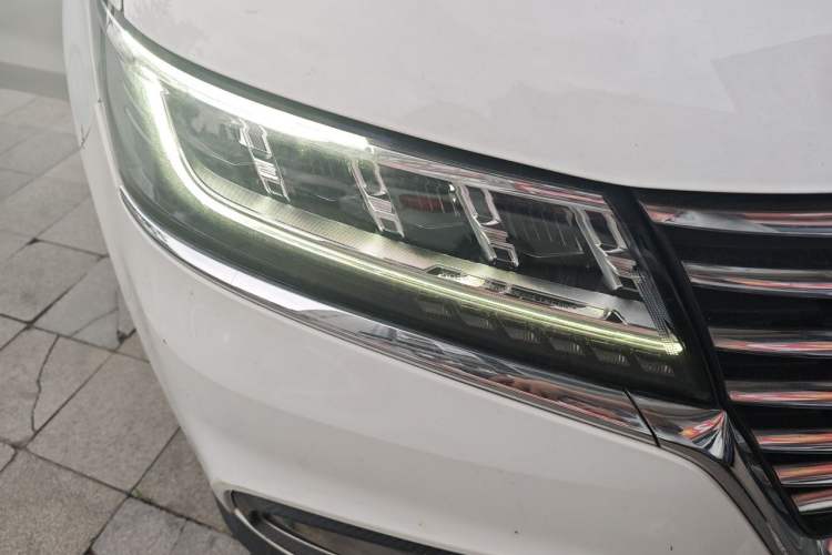 Used Roewe RX5 2019 20T Two-Wheel Drive Automatic 4G Connected Platinum Edition Right Front Headlight