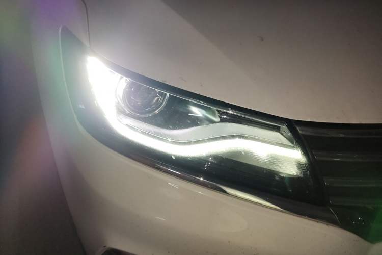 Used Roewe RX5 2019 20T Two-Wheel Drive Manual 4G Connect Platinum Edition Right Front Headlight