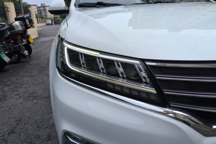 Used Roewe RX5 2019 20T Two-Wheel Drive Automatic 4G Connected Platinum Edition Right Front Headlight