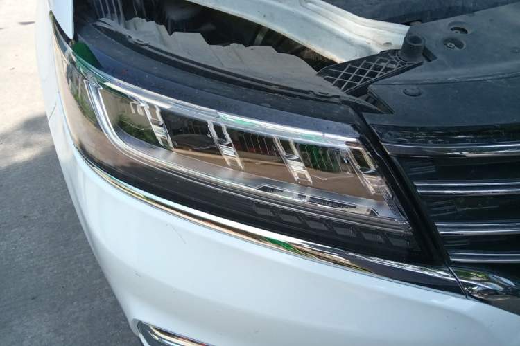 Used Roewe RX5 2019 20T Two-Wheel Drive Automatic 4G Connected Platinum Edition Right Front Headlight