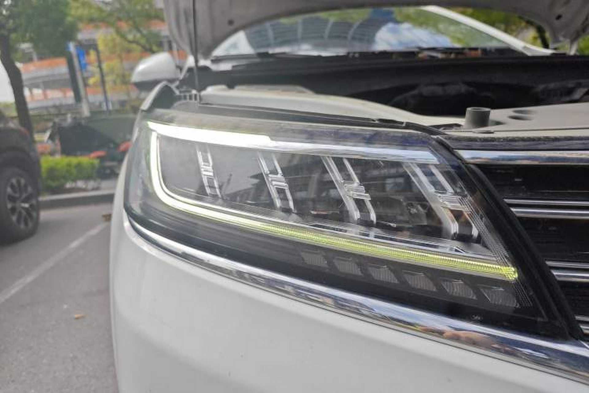 Used Roewe RX5 2019 20T Two-Wheel Drive Automatic 4G Connected Platinum Edition Right Front Headlight