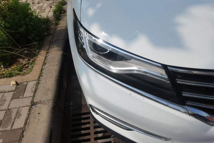 Used Roewe RX5 2019 20T Two-Wheel Drive Manual 4G Connect Platinum Edition Right Front Headlight