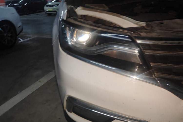 Used Roewe RX5 2019 20T Two-Wheel Drive Manual 4G Connect Platinum Edition Right Front Headlight