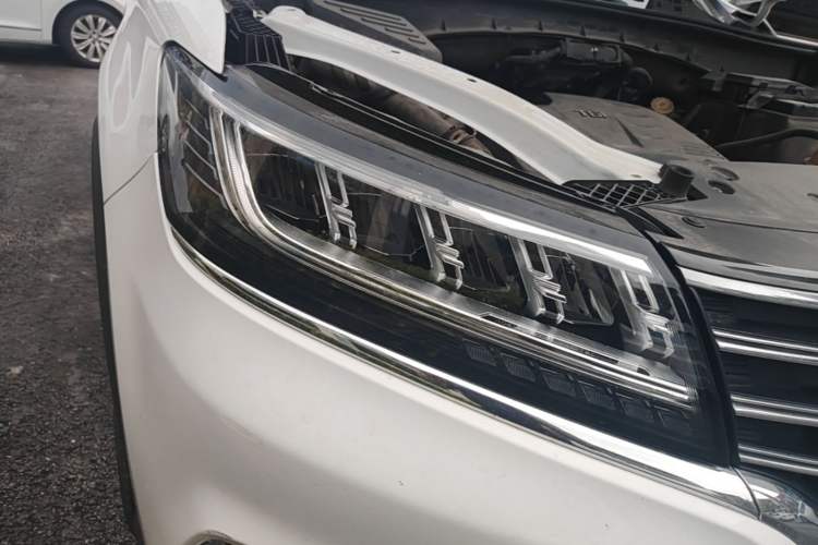 Used Roewe RX5 2019 20T Two-Wheel Drive Automatic 4G Connected Platinum Edition Right Front Headlight