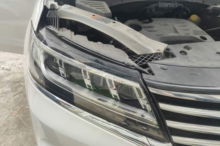 Used Roewe RX5 2019 20T Two-Wheel Drive Automatic 4G Connected Platinum Edition Right Front Headlight