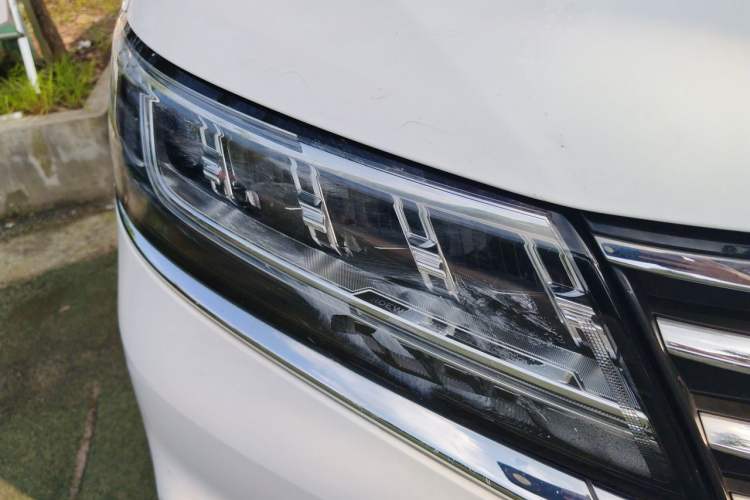 Used Roewe RX5 2019 20T Two-Wheel Drive Automatic 4G Connected Platinum Edition Right Front Headlight