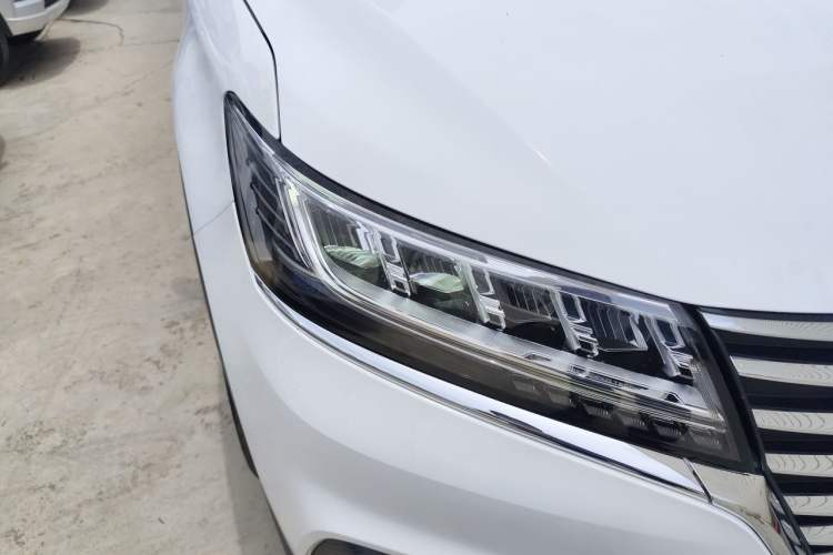 Used Roewe RX5 2019 20T Two-Wheel Drive Automatic 4G Connected Platinum Edition Right Front Headlight