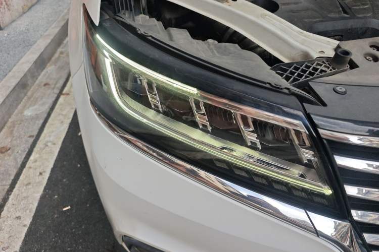 Used Roewe RX5 2019 20T Two-Wheel Drive Automatic Ali Smart Connectivity Platinum Edition Right Front Headlight