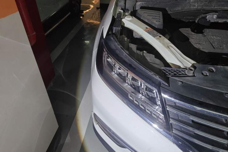 Used Roewe RX5 2019 20T Two-Wheel Drive Automatic 4G Connected Platinum Edition Right Front Headlight