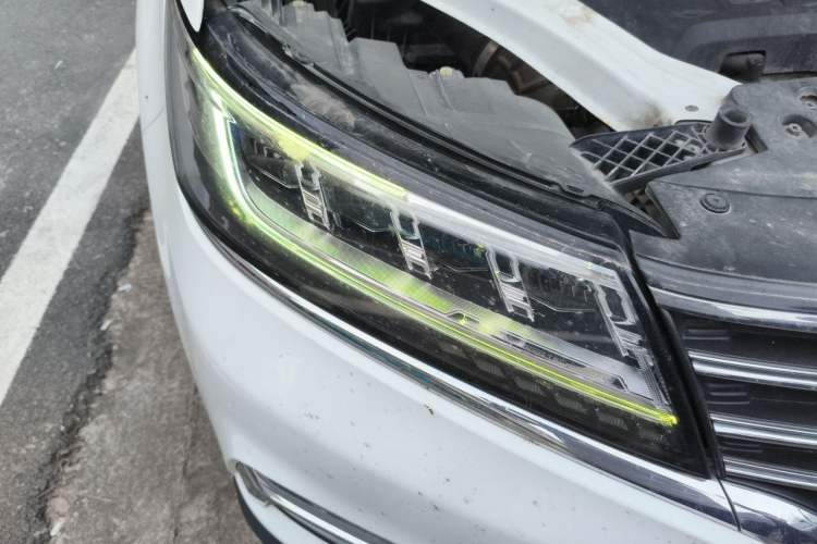 Used Roewe RX5 2019 20T Two-Wheel Drive Automatic 4G Connected Platinum Edition Right Front Headlight