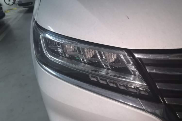 Used Roewe RX5 2019 20T Two-Wheel Drive Automatic Ali Smart Connectivity Platinum Edition Right Front Headlight