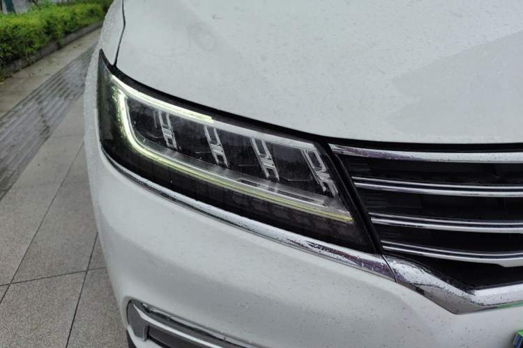 Used Roewe RX5 2019 20T Two-Wheel Drive Automatic 4G Connected Platinum Edition Right Front Headlight