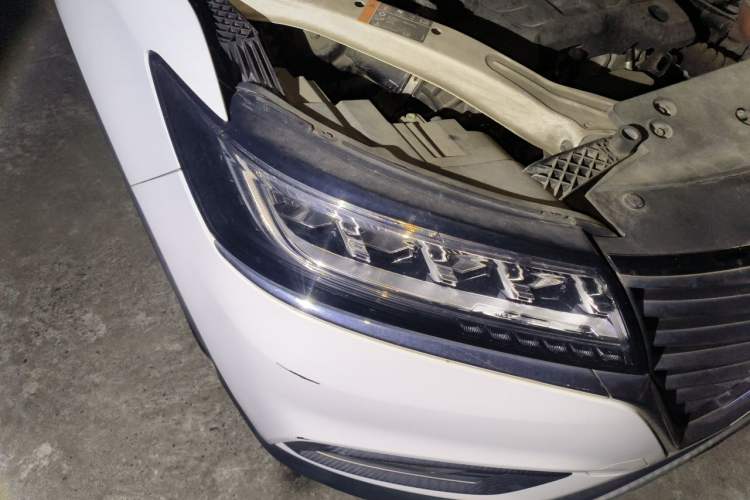 Used Roewe RX5 2019 20T Two-Wheel Drive Automatic 4G Connected Platinum Edition Right Front Headlight
