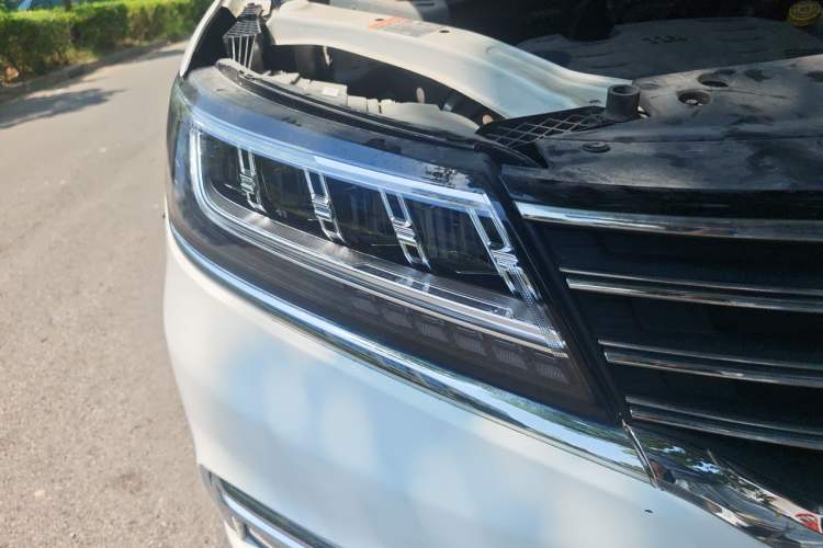 Used Roewe RX5 2019 20T Two-Wheel Drive Automatic 4G Connected Platinum Edition Right Front Headlight